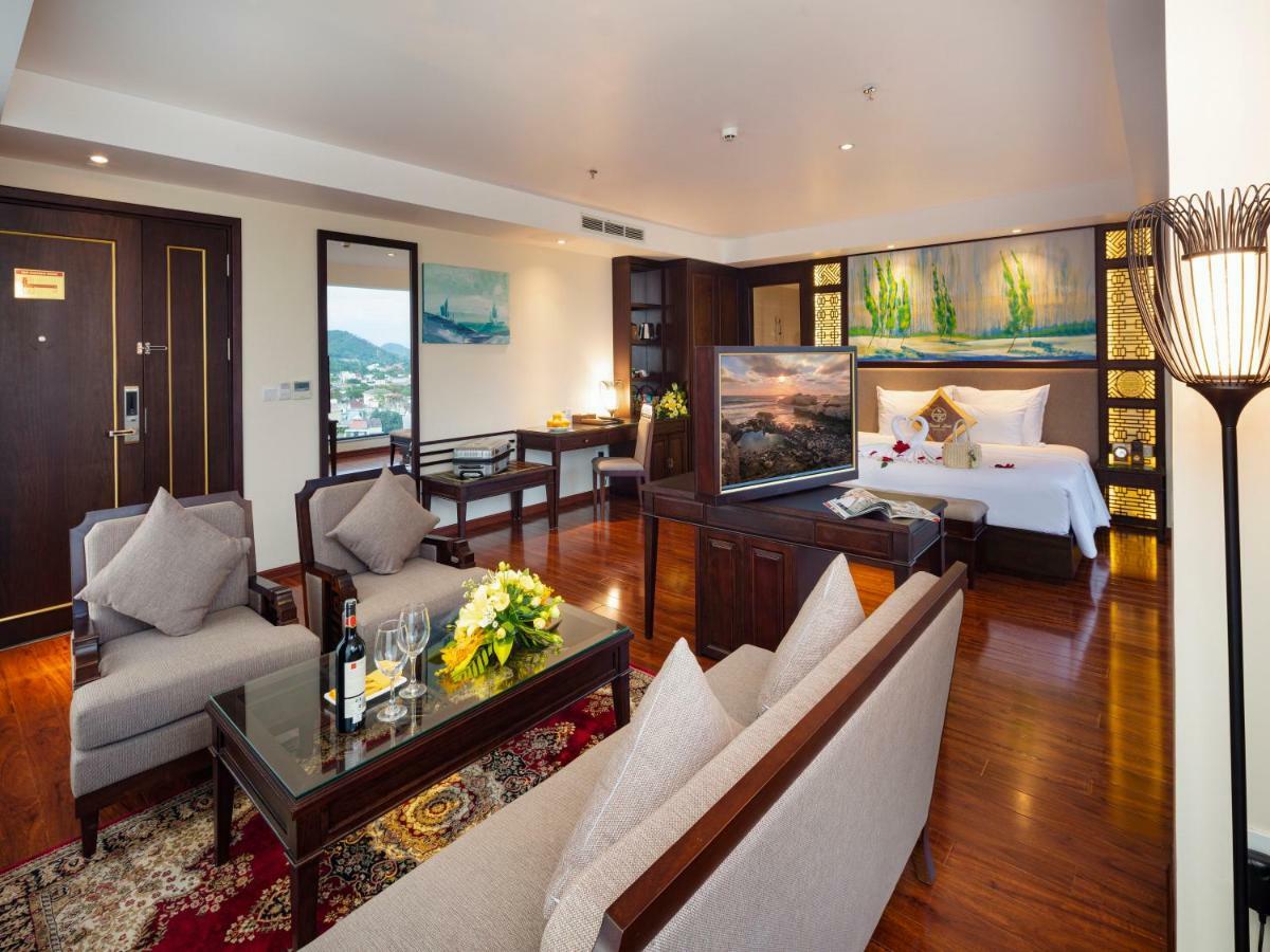 D’ Elegance Signature Suite,995983411:JPEG